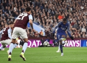 曼联-胜阿斯顿维拉阿维-马丁内斯稳定传球的简单介绍