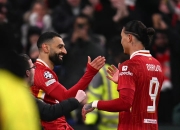 包含利物浦前锋梅开二度，帮助球队取得连胜的词条