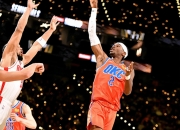 球场较量激烈火爆，对手拼尽全力的简单介绍