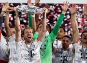 包含汉堡客场大胜，保级前景一片晴朗的词条